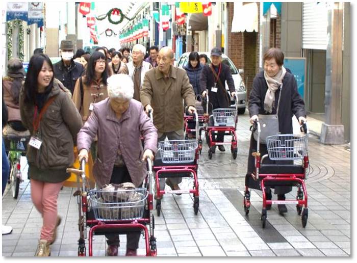 elderly japanese people shopping